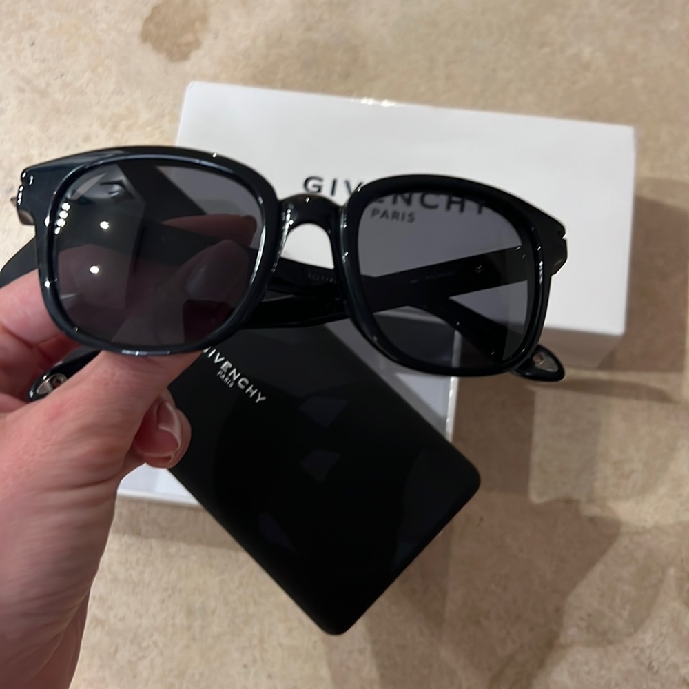 Givenchy sunglasses GV 7020/F/S